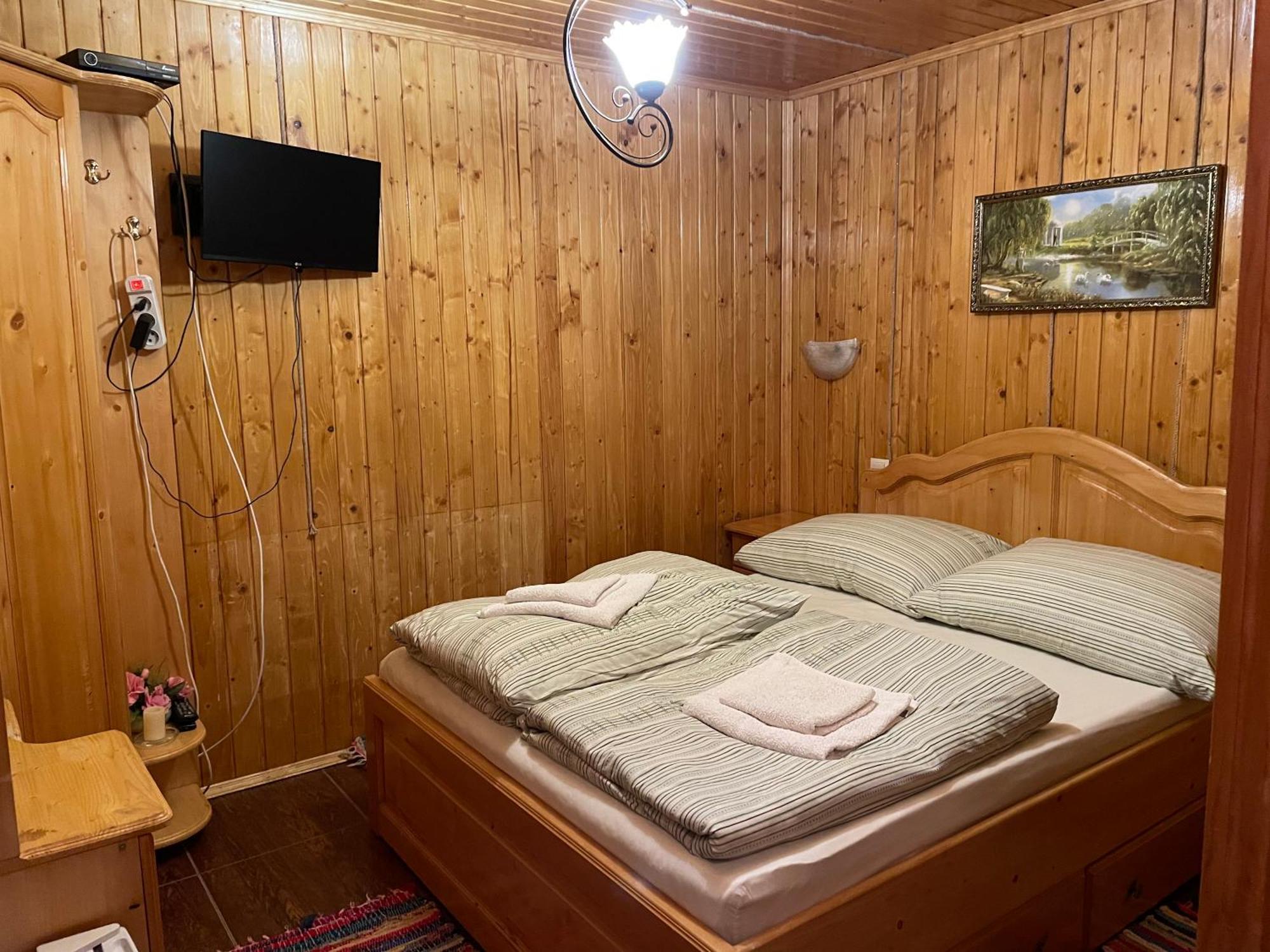 Guest House Nad Tisou Кваси Екстериор снимка