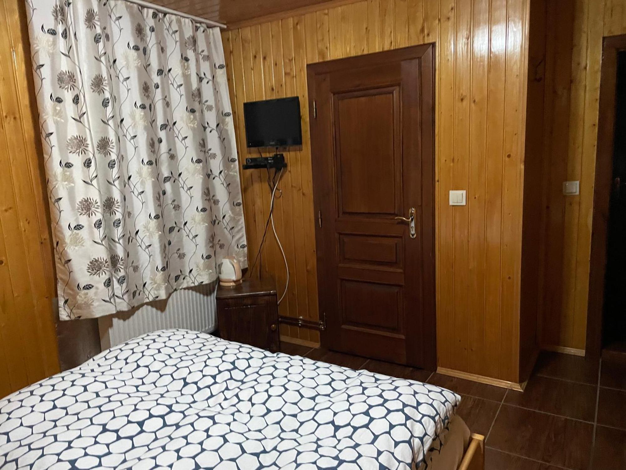 Guest House Nad Tisou Кваси Екстериор снимка